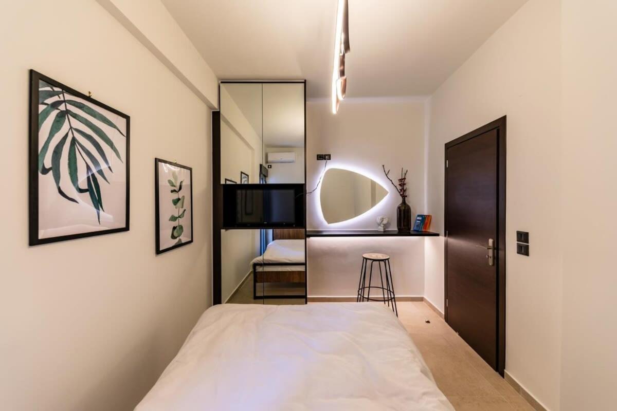 Beautiful Elegant Apartment Next To Monastiraki Atene Esterno foto