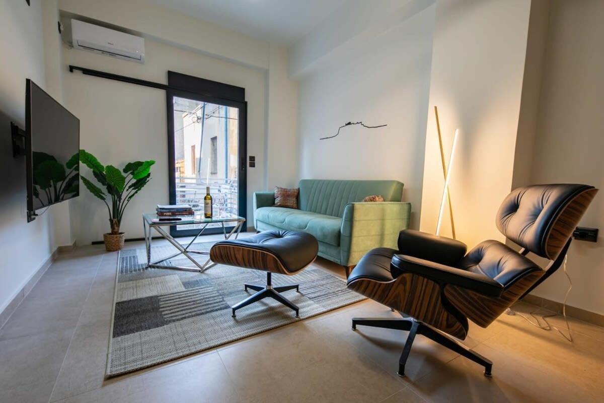 Beautiful Elegant Apartment Next To Monastiraki Atene Esterno foto