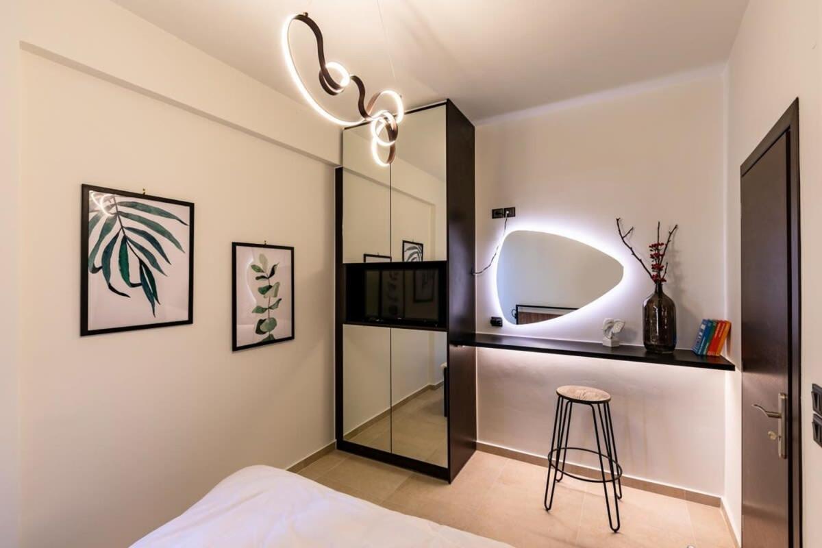 Beautiful Elegant Apartment Next To Monastiraki Atene Esterno foto