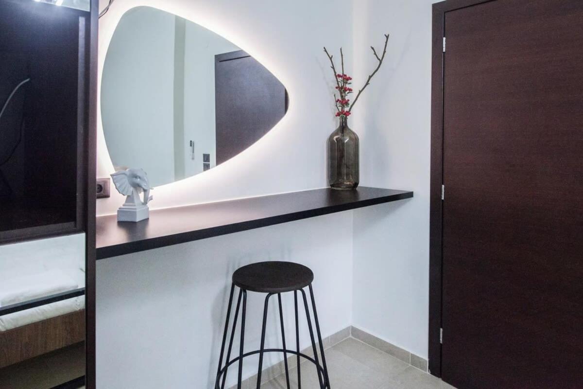 Beautiful Elegant Apartment Next To Monastiraki Atene Esterno foto