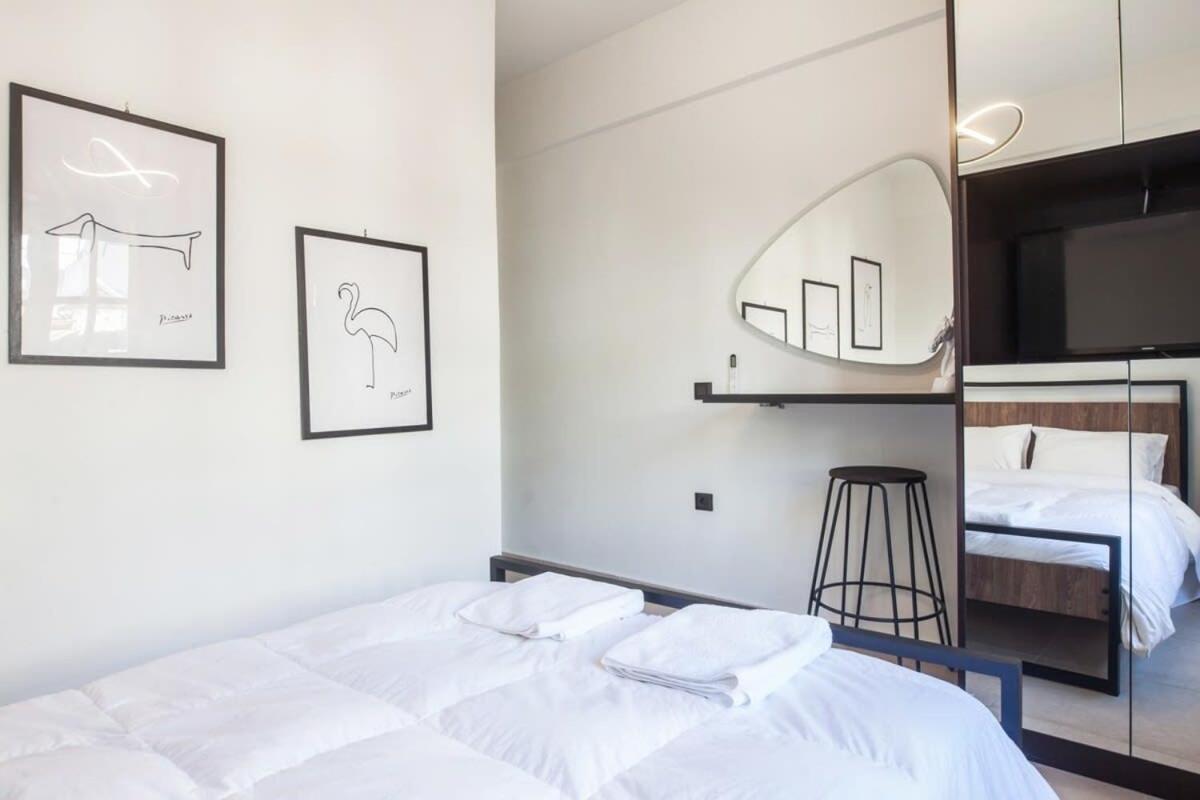 Beautiful Elegant Apartment Next To Monastiraki Atene Esterno foto