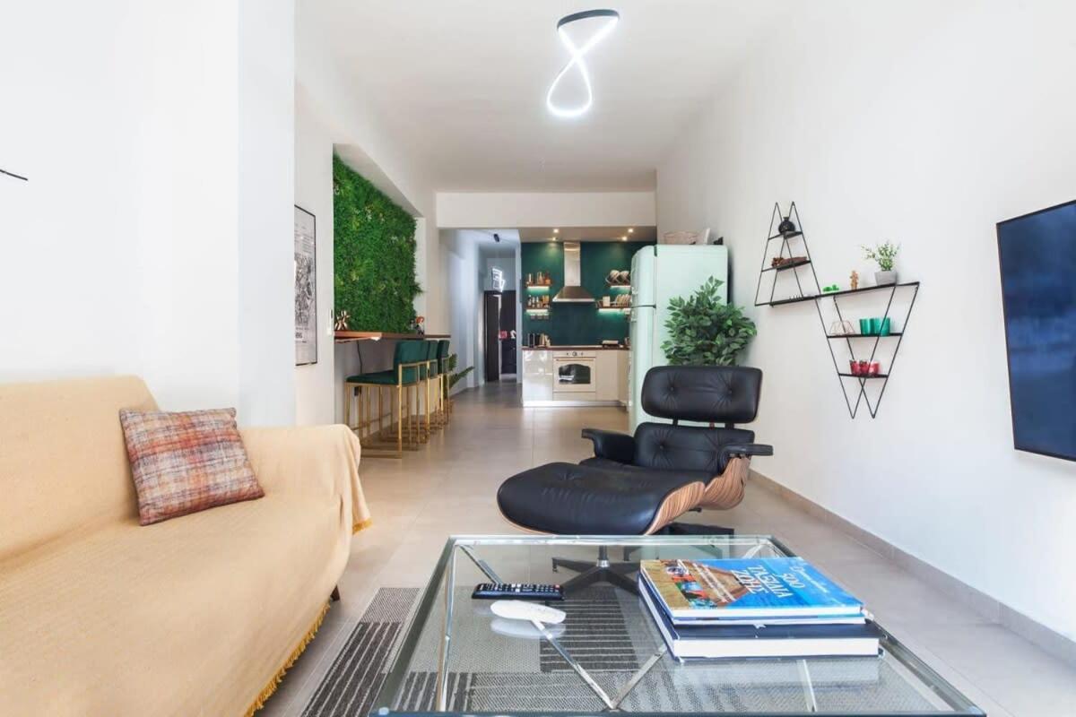 Beautiful Elegant Apartment Next To Monastiraki Atene Esterno foto