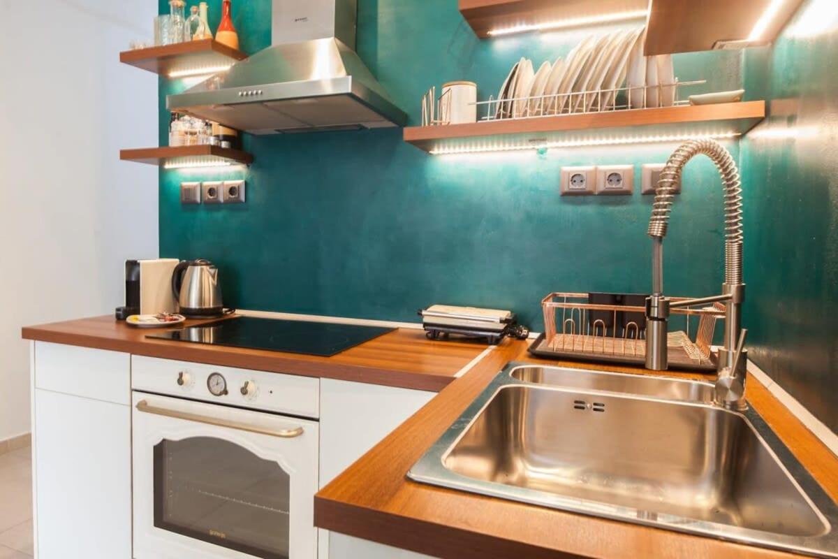 Beautiful Elegant Apartment Next To Monastiraki Atene Esterno foto